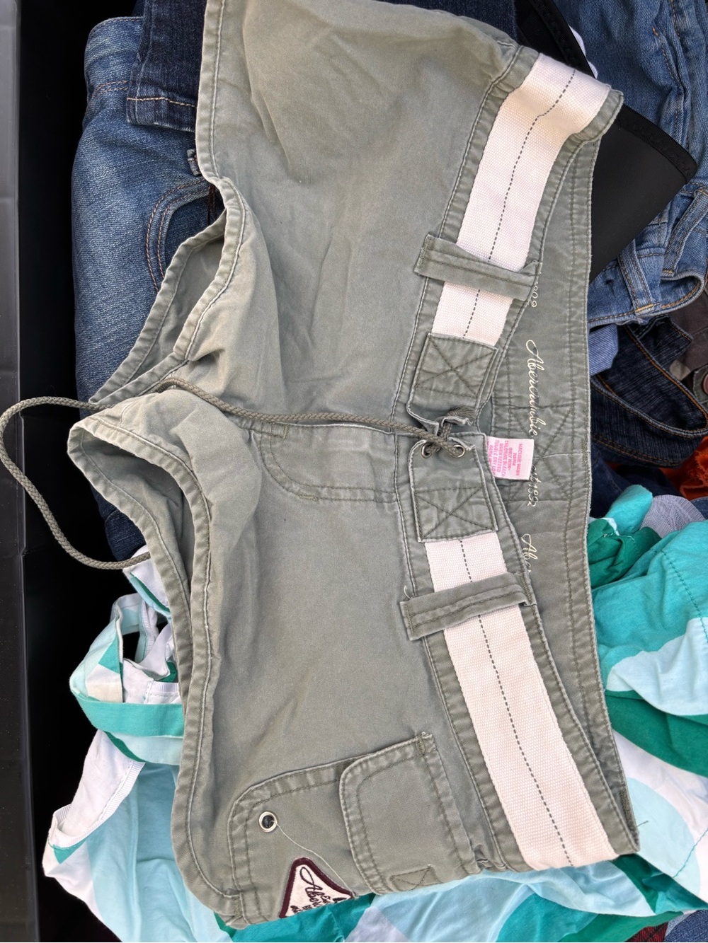 Abercrombie & Fitch Y2K Olive Green Cargo Shorts with White Accent